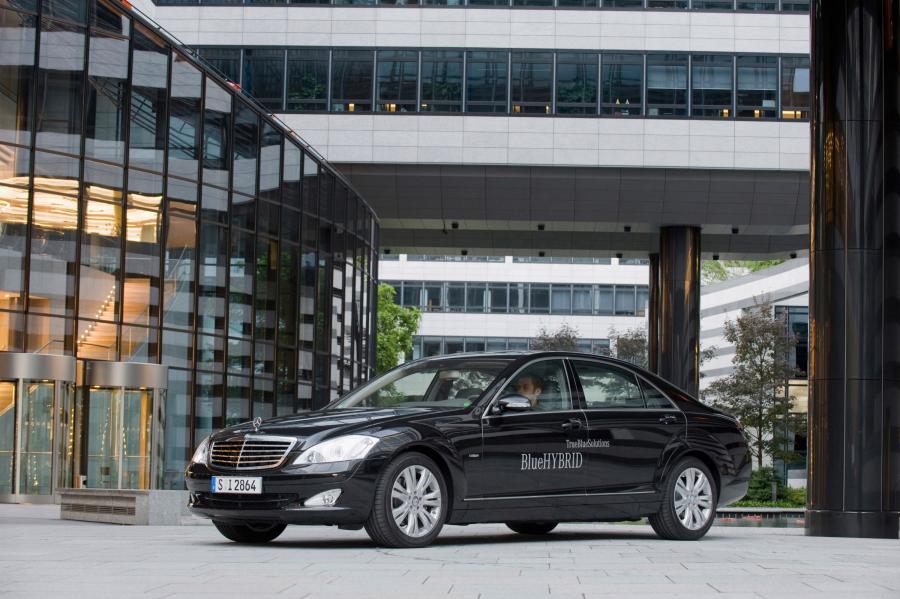  Mercedes-Benz S400 BlueHYBRID 2009 года  (фото 8 из 12)